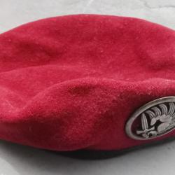Béret militaire rouge "Special Commando" avec insigne