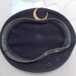 Béret militaire ancien colonial français avec croissant doré - pièce de collection