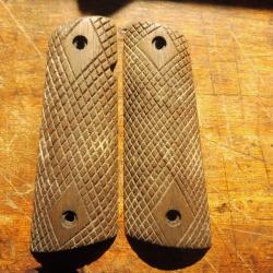 plaquettes de crosse en bois a identifier