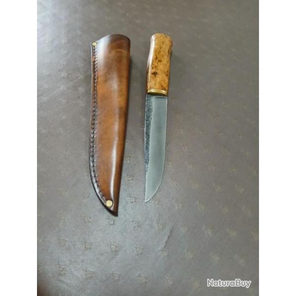 Couteau nordique par Fred Charrire forg  en acier 80CRV2 manche en loupe de frne tui en cuir