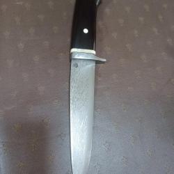 Couteau Damas explosion 90CMV8/15N20 tranchant 90MCV8 Manche phacochère ébène du Gabon garde damas