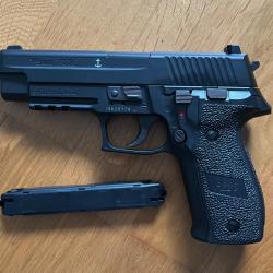 Sig Sauer P226 CO2 Blowback 4.5 mm à plombs + lots de capsules CO2 et d'entretien