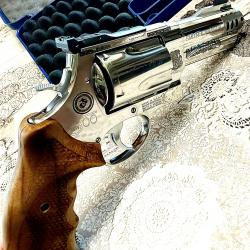 !!!!  Smith&wesson 500 comme neuf 1 sans réserve