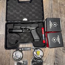 Glock 17 gen 5 t4e + lampe laser + cartouches co2 + billes peb + billes training