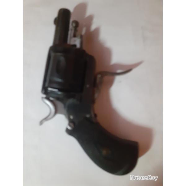 revolver buldog 320 en tres bon etat