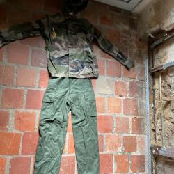 Uniforme , casque , décorations