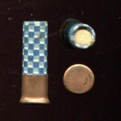 9 mm Flobert simple charge - Cartoucherie Stéphanoise - étui à damiers bleus/blancs - poudre noire