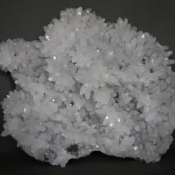 Minéralogie: important bloc de quartz avec traces de pyrite - 8kg