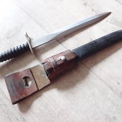 V 179922 Baïonnette Suisse FASS 57 avec porte fourreau en cuir