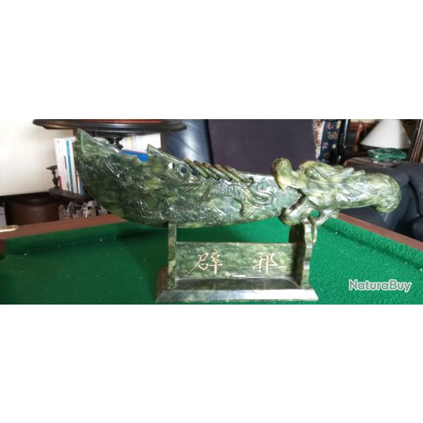 Grande sculpture chinoise en jadite de sabre