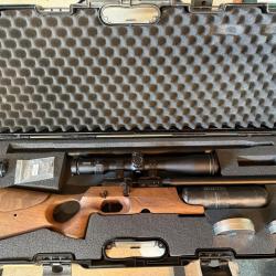 Carabine PCP FX Crown MKII Continuum walnut 7.62 mm 10J + Lunette Hawke Frontier 30 SF 2.5-15x50 LR