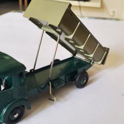 Dinky toys camion simca cargo 33