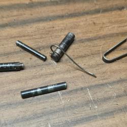 Lot de ressorts et axes du pistolet Browning international 22lr