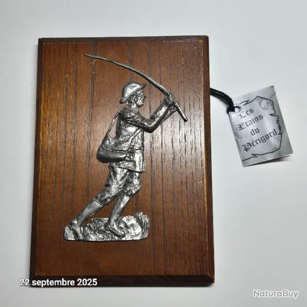 Ecusson, cadre en bois avec pcheur  la ligne en tain, made in France , trophe