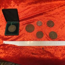 Lot de 6 médailles de table Petit prix  Merci pas de détaille, je vends tout le lot.            (1)