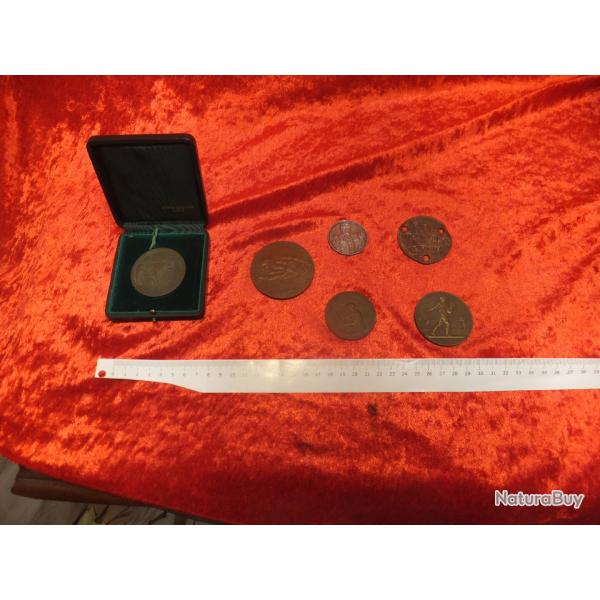 Lot de 6 mdailles de table Petit prix  Merci pas de dtaille, je vends tout le lot.            (1)