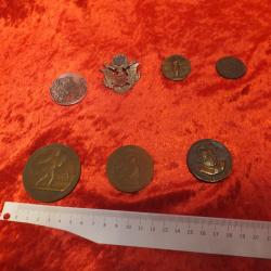 Lot de 6 médailles de table Petit prix  Merci pas de détaille, je vends tout le lot.            (2)