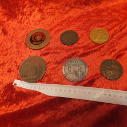 Lot de 6 médailles de table Petit prix  Merci pas de détaille, je vends tout le lot.            (3)