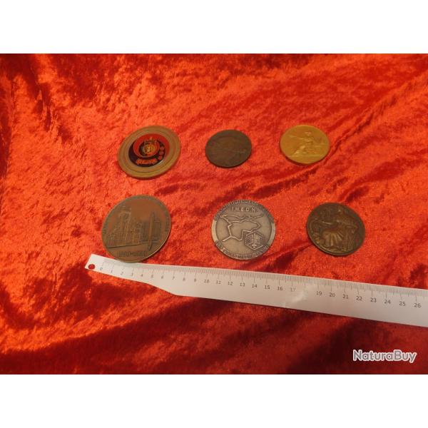 Lot de 6 mdailles de table Petit prix  Merci pas de dtaille, je vends tout le lot.            (3)