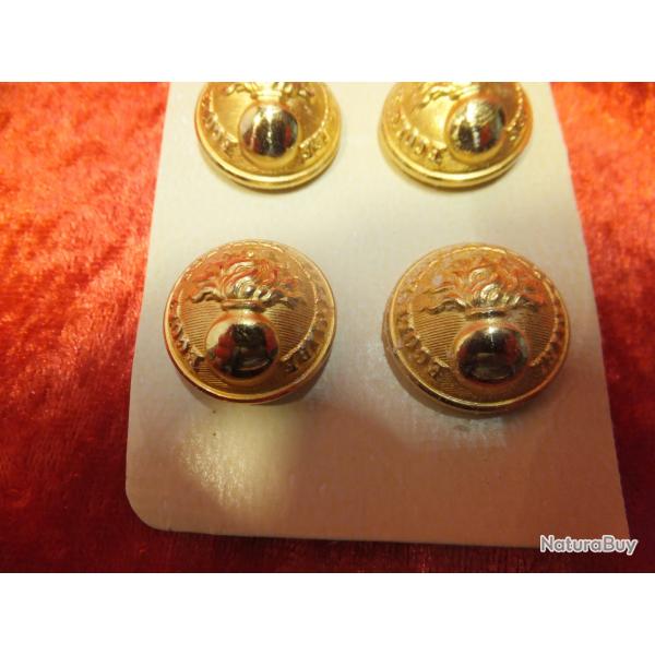 Lot de bouton militaire,  d'uniforme. Idal reconstitution ou costumier.                         (2)