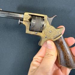 REVOLVER 7 coups W. GOLDEN cal. 22 short