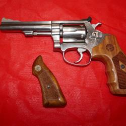 Revolver Smith & Wesson 63 en 22LR canon de 4"