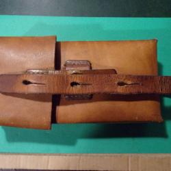 porte chargeur en cuir fauve pour FM Suisse