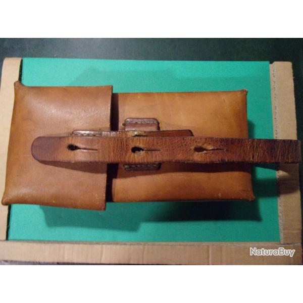 porte chargeur en cuir fauve pour FM Suisse