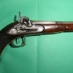 Beau pistolet d'officier du royaume des 2 Siciles vers 1840, platine à la miquelet gravée,