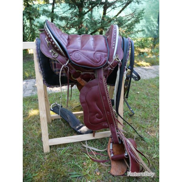 Magnifique selle de cheval de type Mac Lellan ( modle unique provenant du Nicaragua)