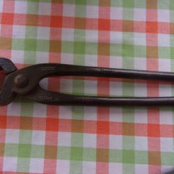 Ancienne pince tenaille  Peugeot 1917