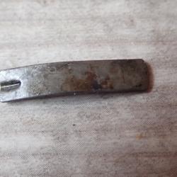 Pistolet parabellum suisse : Ressort de l'arrêtoir du magasin / chargeur. Référence 24