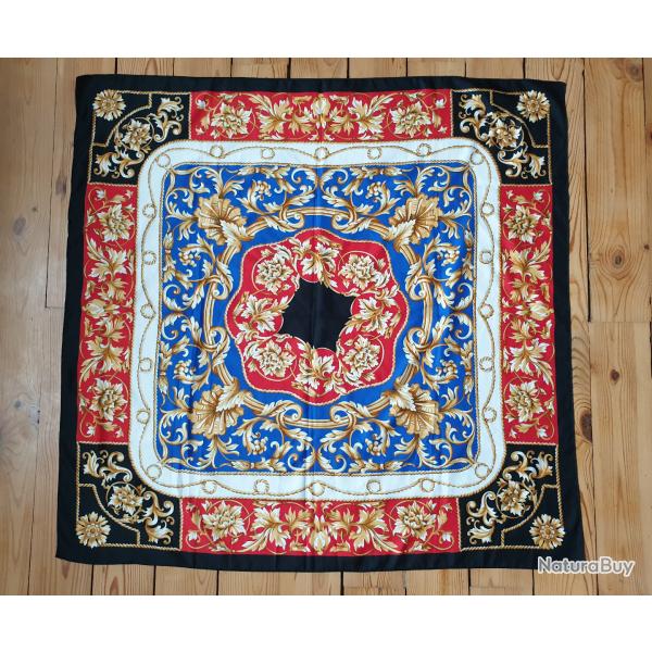 Foulard carr 89 X 89 trs bon tat