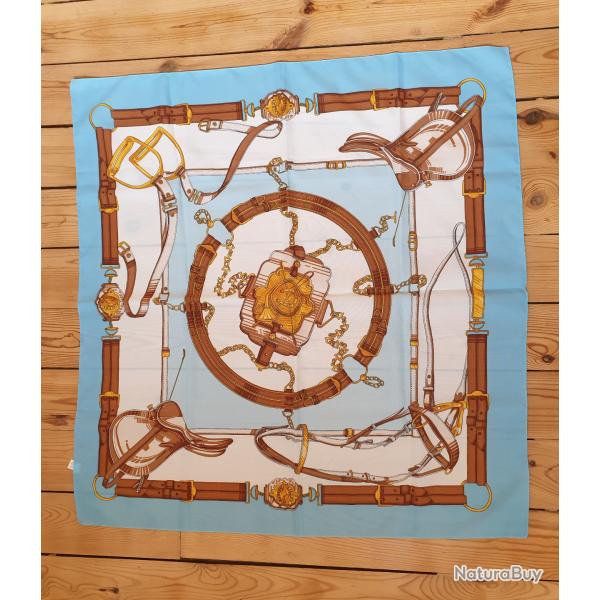Foulard carr 72 X 75 trs bon tat motifs quitation et cheval