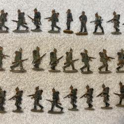 soldats de plomb "plats d'étain" Feldgraus 14 casques à pointe