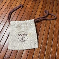 POCHETTE EN TISSU VINTAGE POUR BIJOUX SIGNÉ HERMÈS