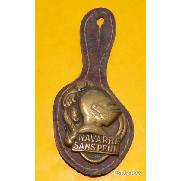 5 R.I, NAVARRE SANS PEUR, L Bazor ,heaume empanach de Henri IV au-dessus de la devise Navarre sans