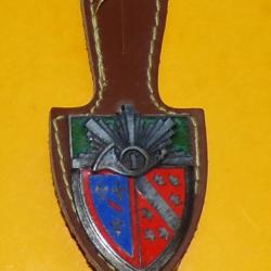 1° Régiment de Chasseurs, 1 dans cor, émail, gros boléro ajouré , écu aux armes de Conti à gauche et