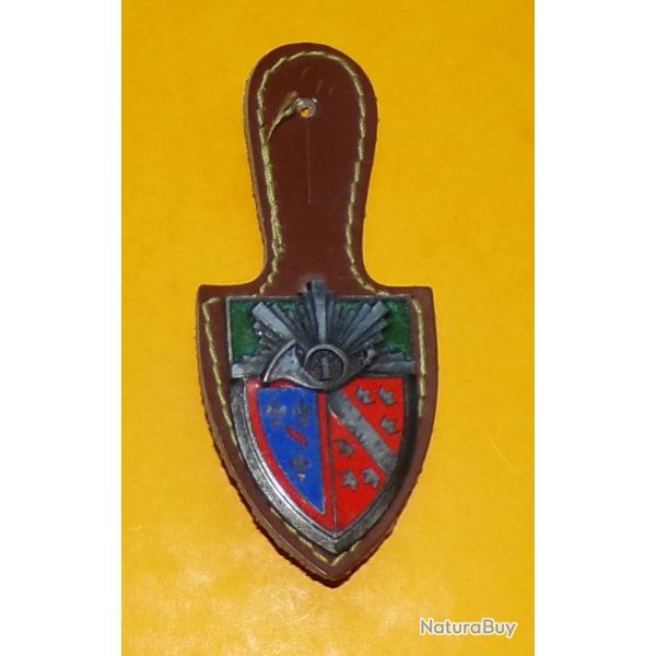 1 Rgiment de Chasseurs, 1 dans cor, mail, gros bolro ajour , cu aux armes de Conti  gauche et
