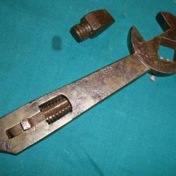 OUTIL DE CAVALERIE POUR LE FERRAGE A GLACE