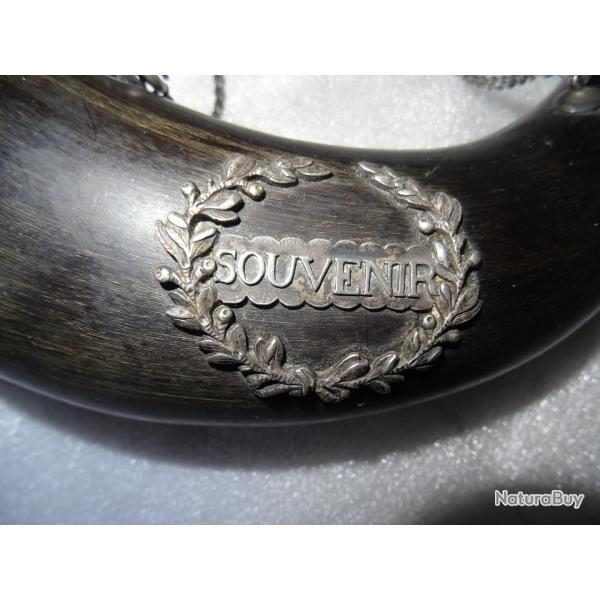 PP1-  exceptionnelle  poire a poudre offerte en cadeau souvenir en 1821 attribue a Mr de ,,,,,,,,,,