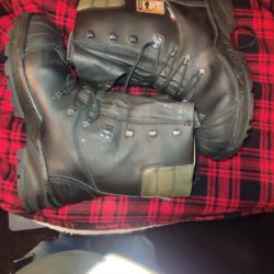 Bottes forestière pour tronçonnage, ou traqueurs , randonneurs taille 46 .
