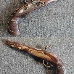 Pistolet à silex oriental en bois nacre et acier pour décoration