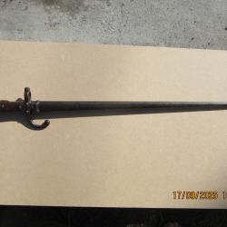 BAIONNETTE GRAS MODELE 1874  AVEC FOURREAU  MANUFACTURE DE ST ETIENNE 1880.