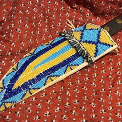 Magnifique étui perlé  indien des plaines et son couteau de traite