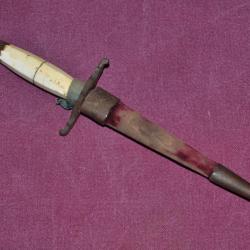 dague de marin ancien régime chien de mer poignée os de cachalot crochet ceinture