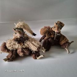 Petits écureuils habillés en brun velours, poil doux, soyeux, et chic, Les jambes sont mobiles