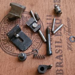 Lot de pièces du pistolet Unique DES 69 22lr
