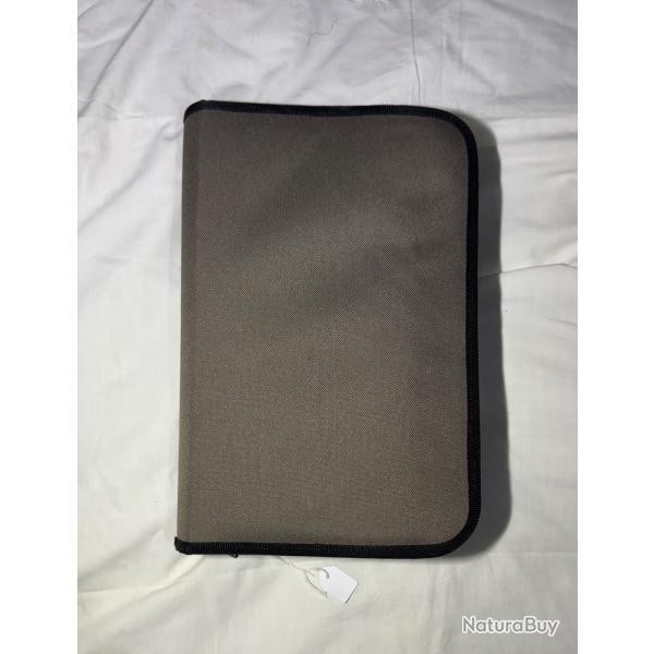 Kit de survie multifonctions neuf — pelle, scie, boussole, lampe, lame de hache (lampe fissurée)