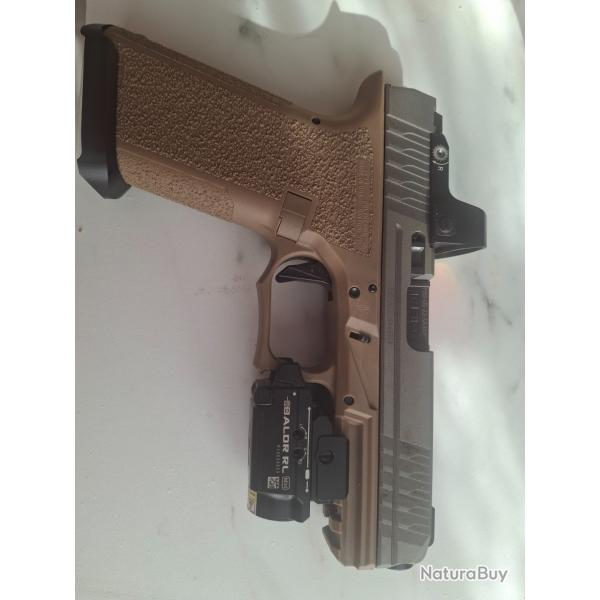 Polymer 80 pfs9 full size 9x19 customsAvec lampe laser olight
